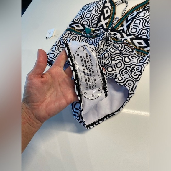 Black and white one piece swimsuit geometric design size medium NWT - Picture 7 of 11